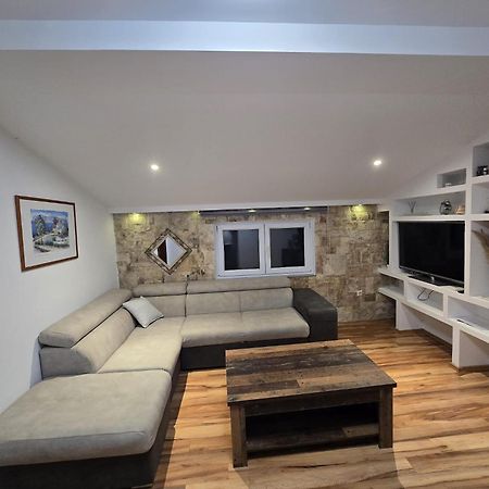 Comfortable Apartment Near Pula Marcana Exterior photo